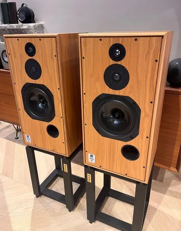SHL5 Plus XD Walnut 2024